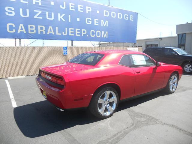 Dodge Challenger 2011 photo 2