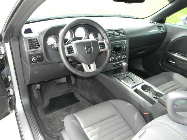 Dodge Challenger 2011 photo 16