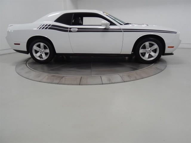 Dodge Challenger 2011 photo 13