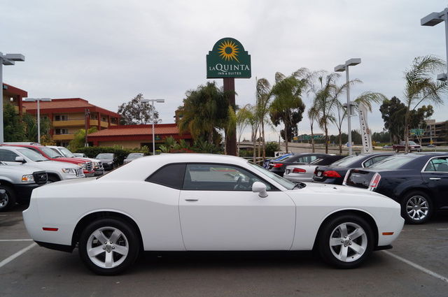 Dodge Challenger 2012 photo 2