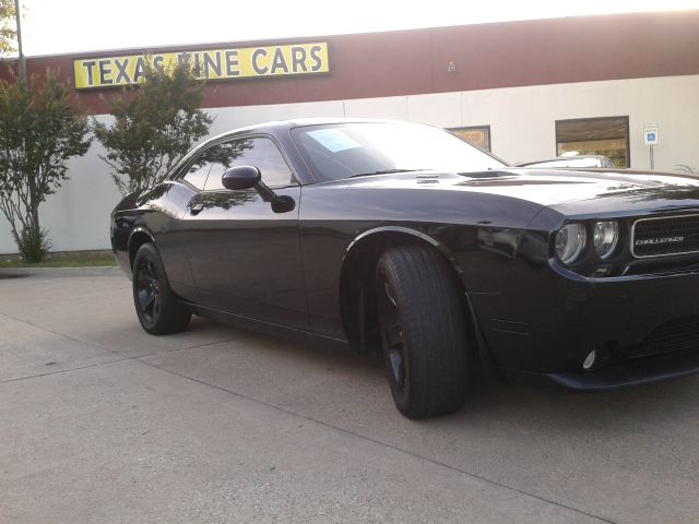 Dodge Challenger 2012 photo 32