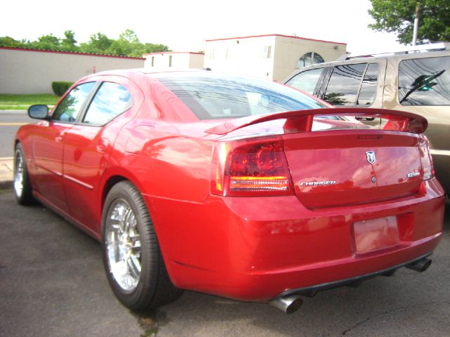 Dodge Charger XLS 4WD Sedan