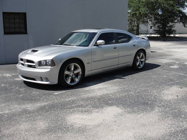 Dodge Charger XLS 4WD Sedan