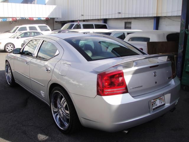 Dodge Charger XLS 4WD Sedan