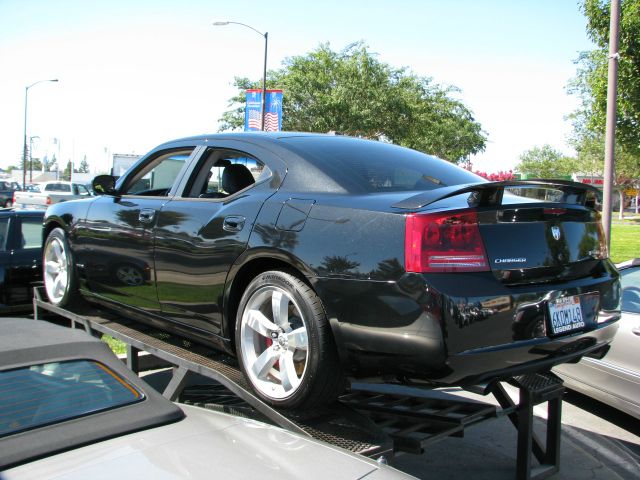 Dodge Charger XLS 4WD Sedan