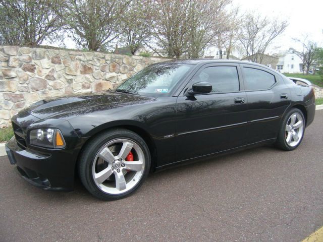 Dodge Charger XLS 4WD Sedan