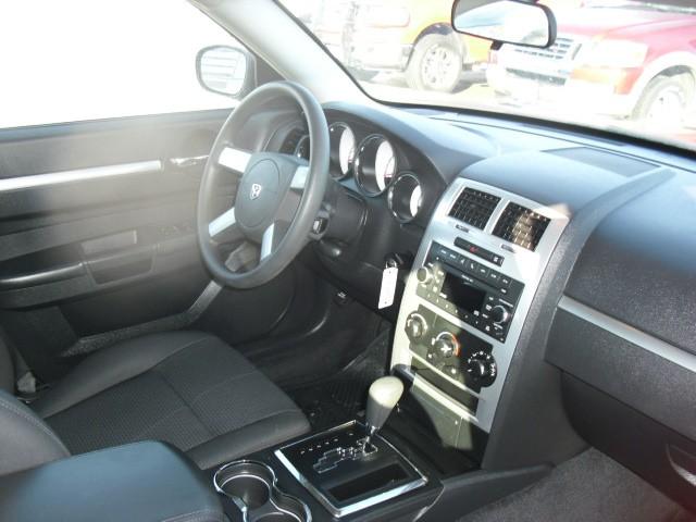 Dodge Charger 2010 photo 2