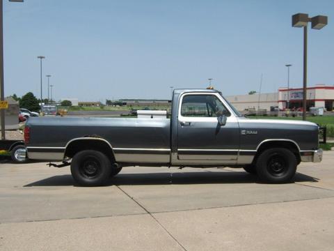 Dodge D100 Pickup 1988 photo 2