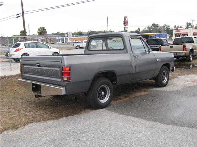 Dodge D150 Pickup 1984 photo 1