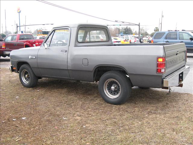 Dodge D150 Pickup 1984 photo 2