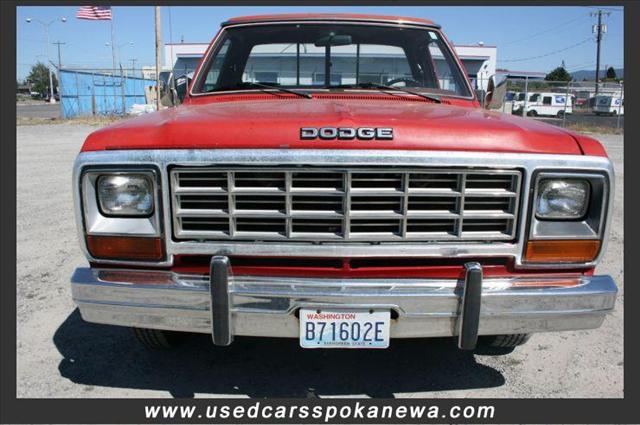 Dodge D150 Pickup 1985 photo 2