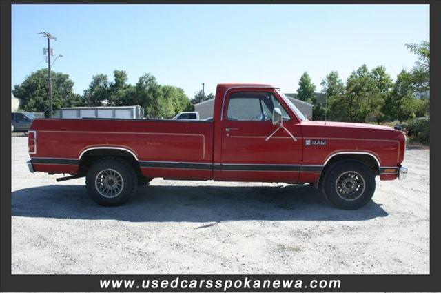 Dodge D150 Pickup 1985 photo 4