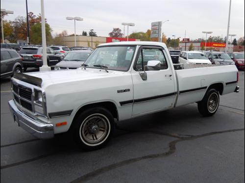 Dodge D150 Pickup 1991 photo 1