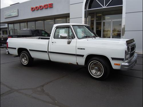 Dodge D150 Pickup 1991 photo 2