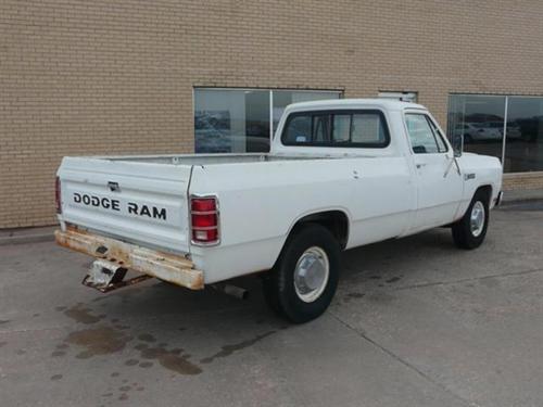 Dodge D250 Pickup 1983 photo 2