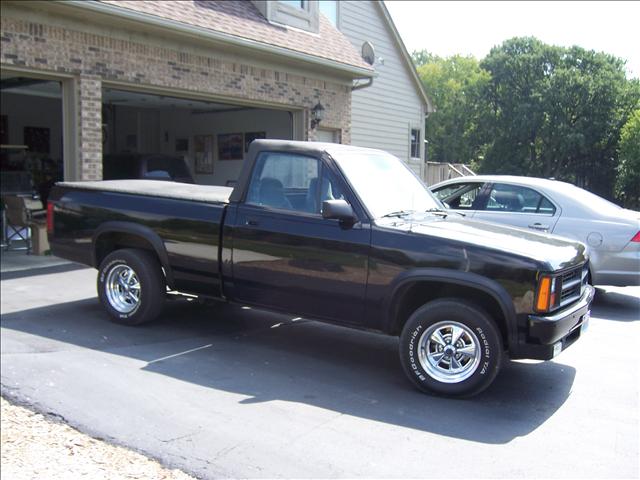 Dodge Dakota 1990 photo 2