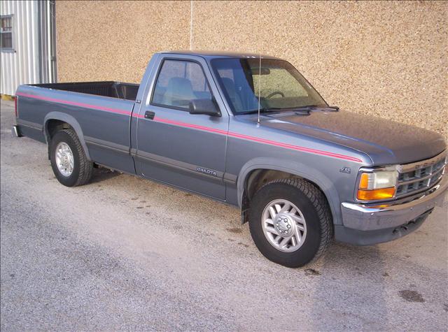 Dodge Dakota Base Pickup