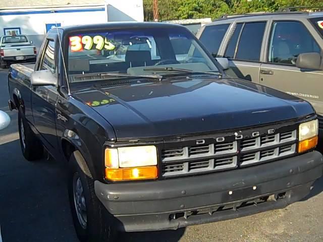 Dodge Dakota Base Pickup