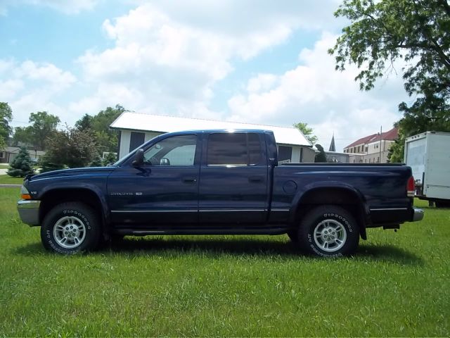 Dodge Dakota 4X4 Premier (roof) Pickup Truck