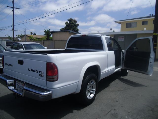 Dodge Dakota SLT 4-door 4WD Pickup Truck