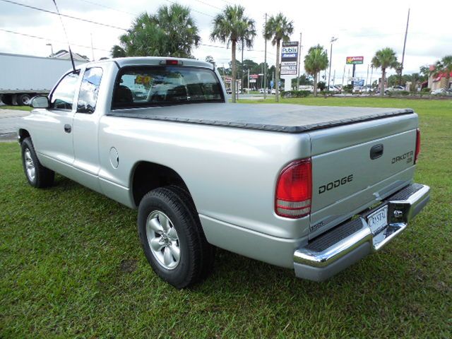 Dodge Dakota SLT 4-door 4WD Pickup Truck