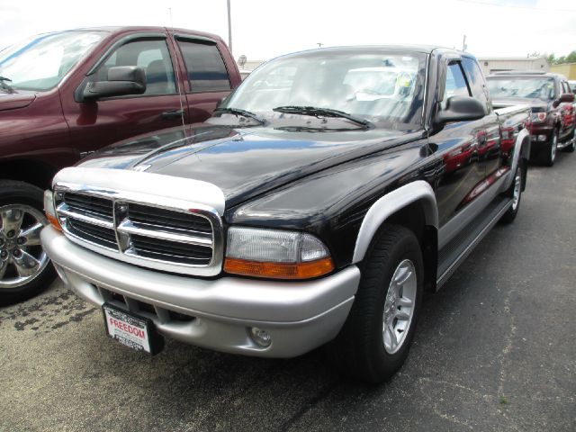 Dodge Dakota SLT 4-door 4WD Pickup Truck