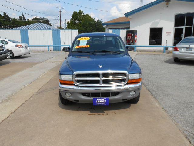 Dodge Dakota SLT 4-door 4WD Pickup Truck