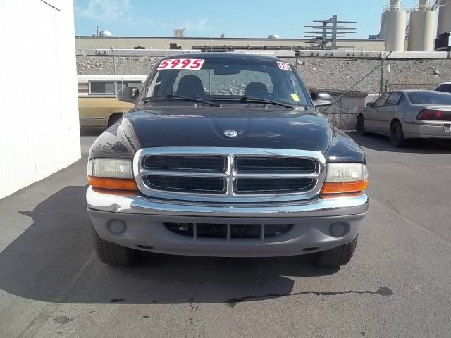 Dodge Dakota SLT 4-door 4WD Pickup Truck