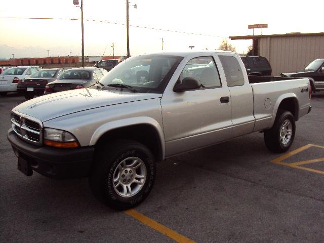 Dodge Dakota 2004 photo 2