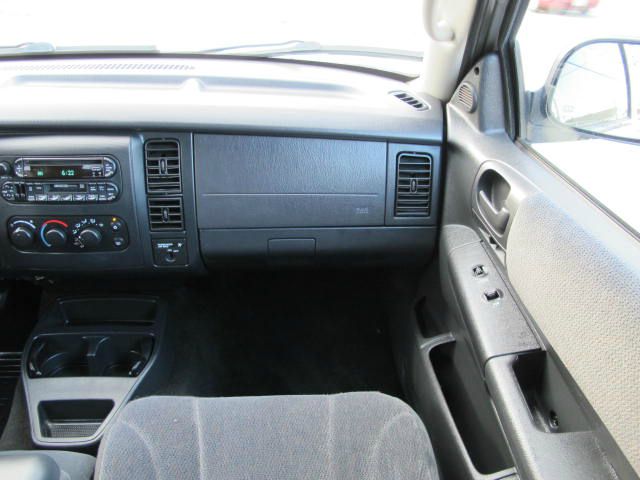 Dodge Dakota 2004 photo 2