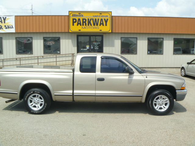 Dodge Dakota SLT 4-door 4WD Pickup Truck