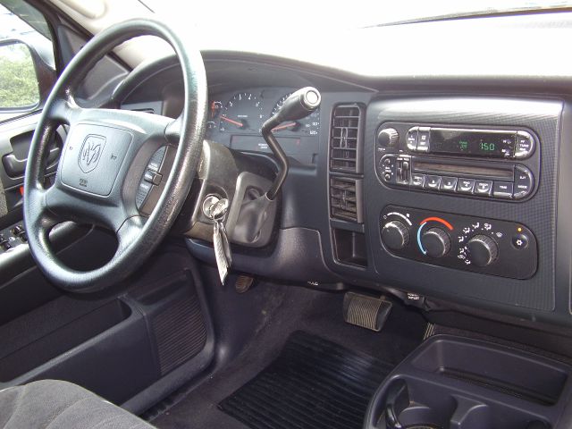 Dodge Dakota 2004 photo 2