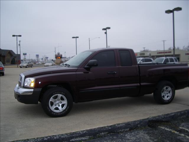 Dodge Dakota SLT Pickup