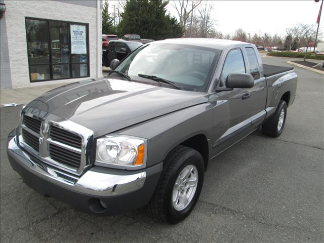 Dodge Dakota SLT Pickup Truck