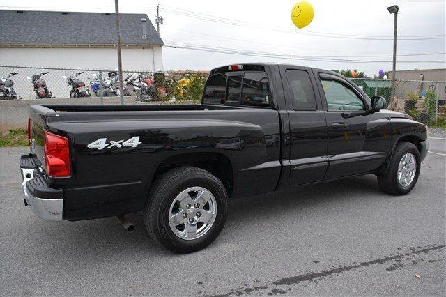 Dodge Dakota SLT Pickup