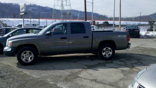 Dodge Dakota SLT Pickup