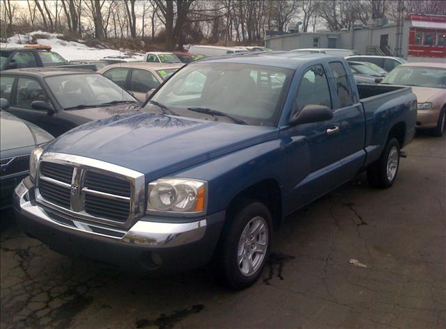 Dodge Dakota SLT Pickup