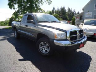 Dodge Dakota SLT 4-door 4WD Pickup Truck