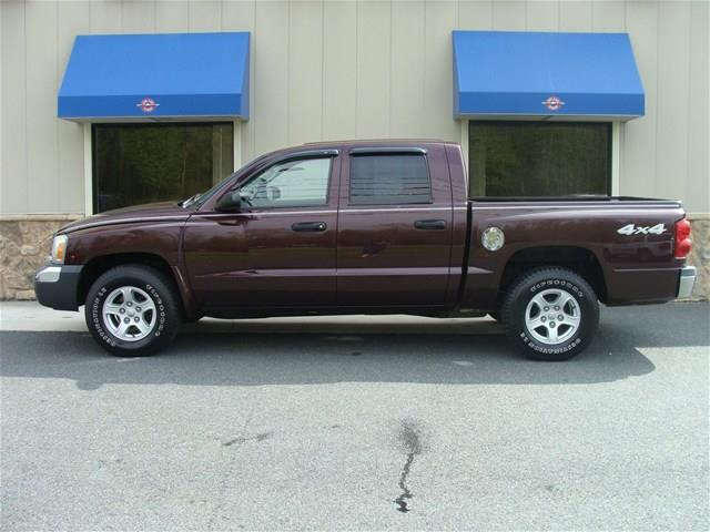 Dodge Dakota SLT Pickup Truck