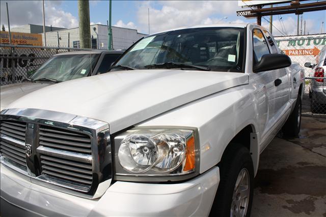 Dodge Dakota SLT Pickup