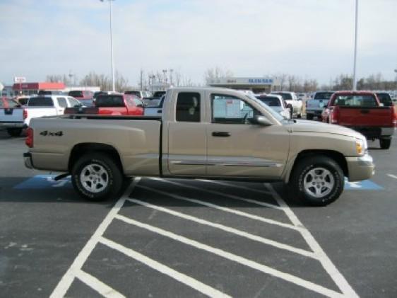 Dodge Dakota 2005 photo 2