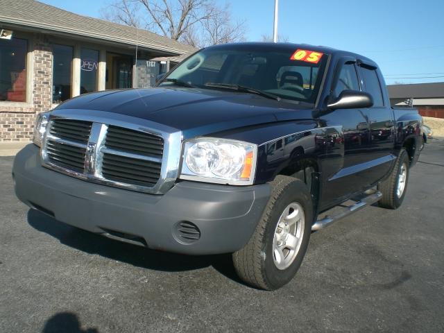 Dodge Dakota GS Manual Crew Cab Pickup