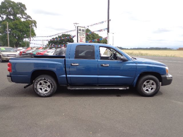 Dodge Dakota SLT Pickup Truck