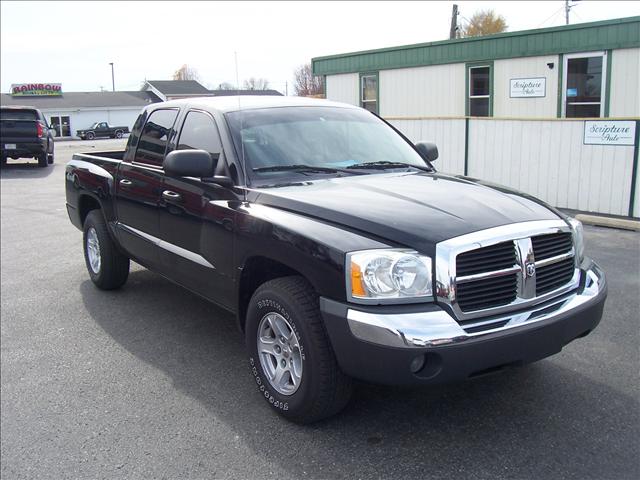 Dodge Dakota SLT Crew Cab Pickup