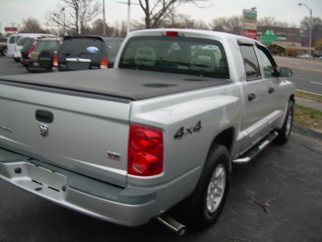 Dodge Dakota SLT Pickup