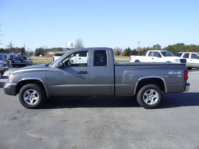 Dodge Dakota SLT Pickup