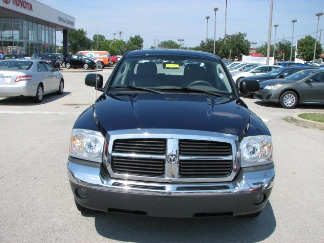 Dodge Dakota SLT Pickup Truck