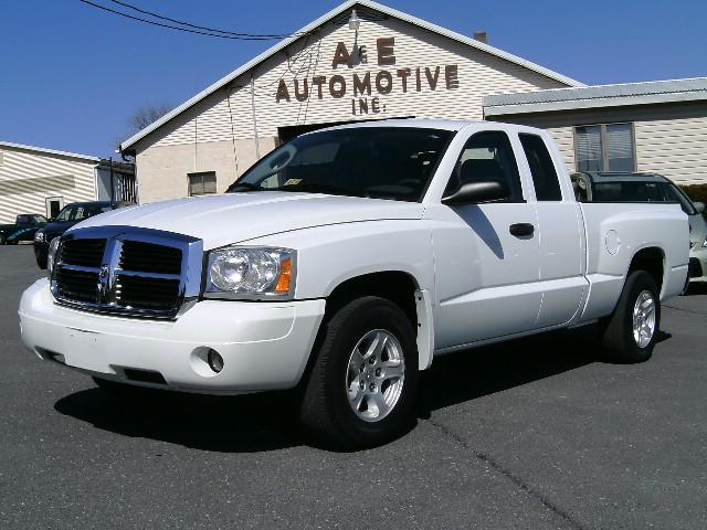 Dodge Dakota SLT Pickup