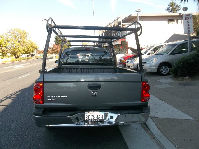 Dodge Dakota SLT 4-door 4WD Pickup Truck