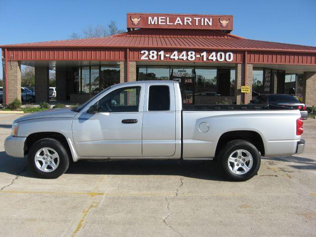 Dodge Dakota SLT 4-door 4WD Pickup